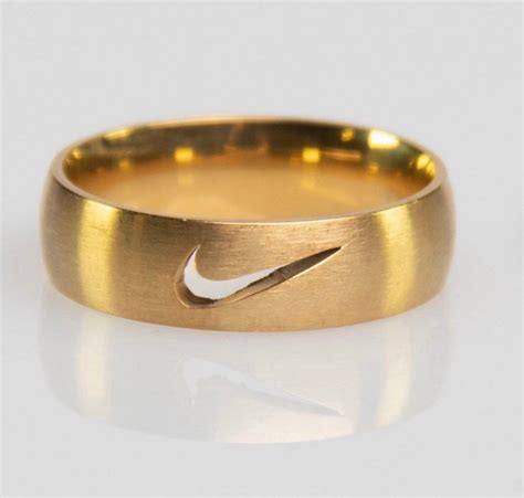 Gouden nike ring 